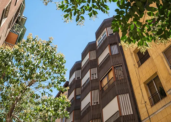 Estudios En Plaza Espana. Centro De Madrid